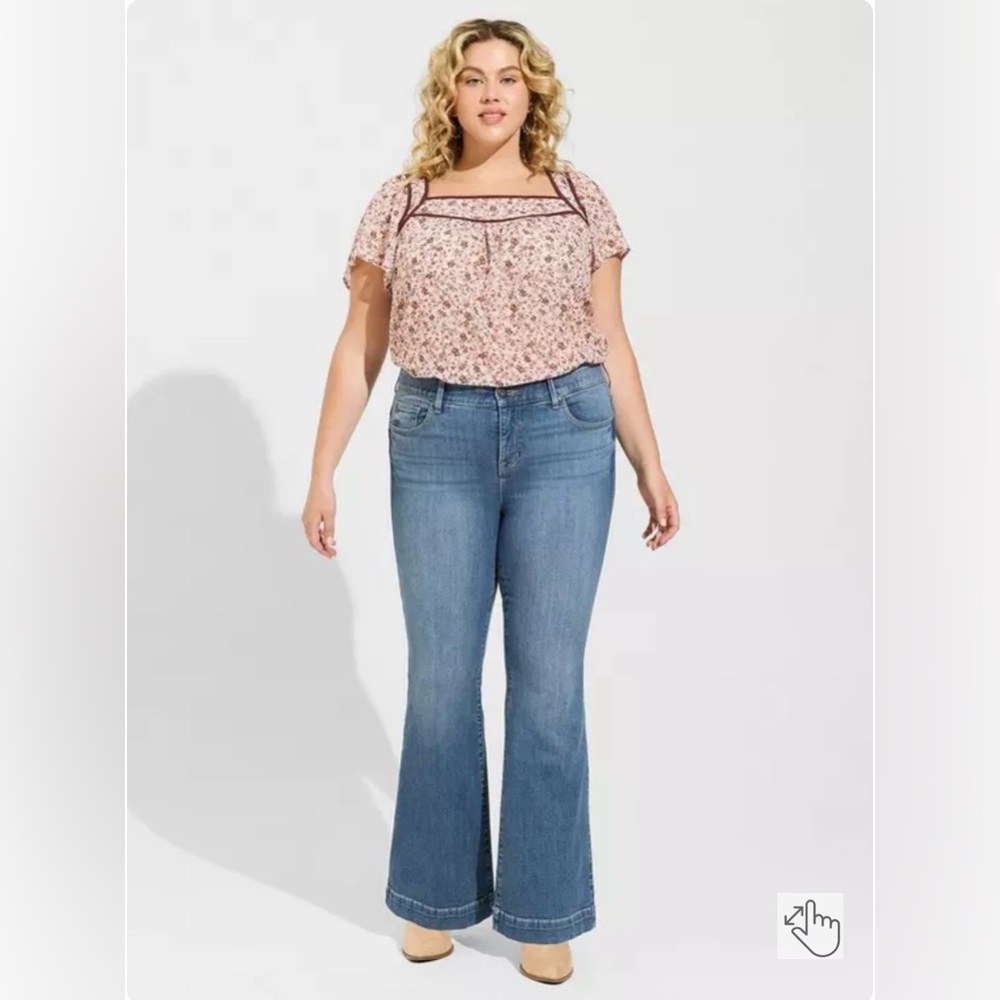 Torrid NWT crinkle flutter sleeve top